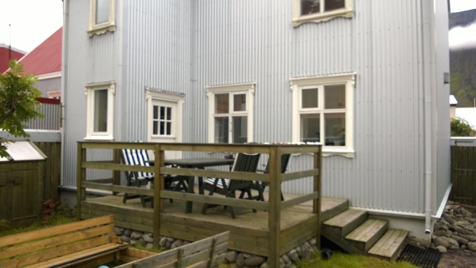 イーサフィヨルズゥル Private House With Private Gardenヴィラ エクステリア 写真
